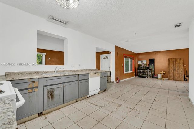 9921 SW 165th Ter, Miami, FL 33157