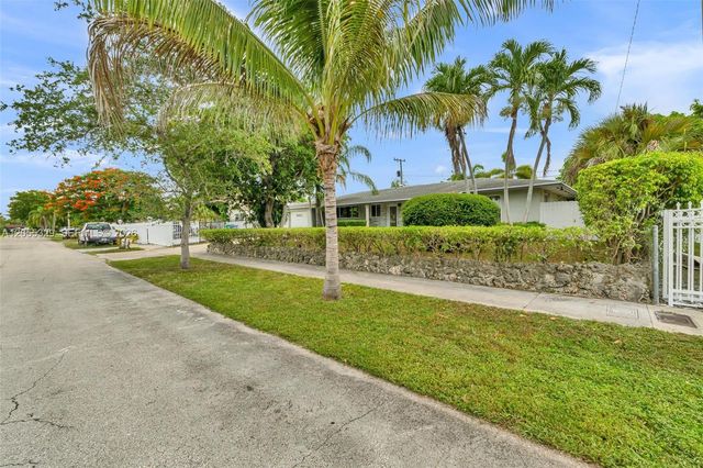 9921 SW 165th Ter, Miami, FL 33157