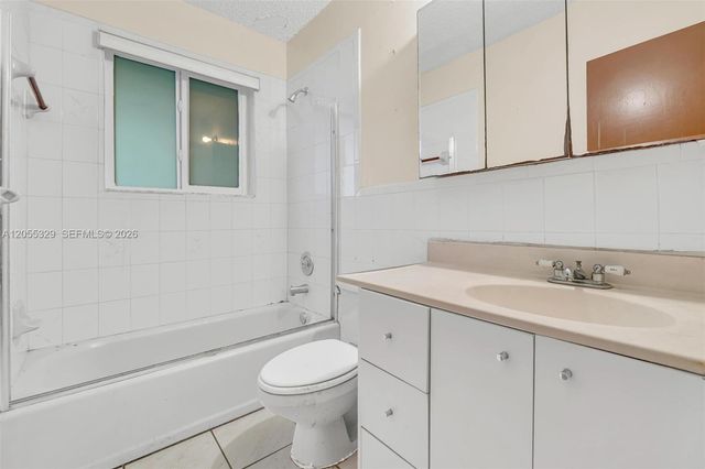 9921 SW 165th Ter, Miami, FL 33157
