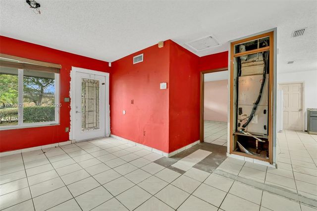 9921 SW 165th Ter, Miami, FL 33157