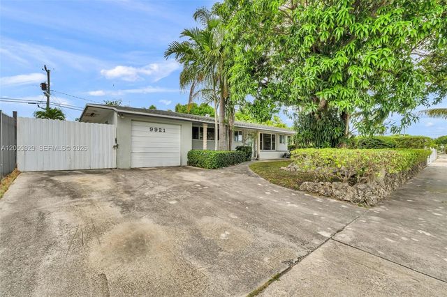 9921 SW 165th Ter, Miami, FL 33157