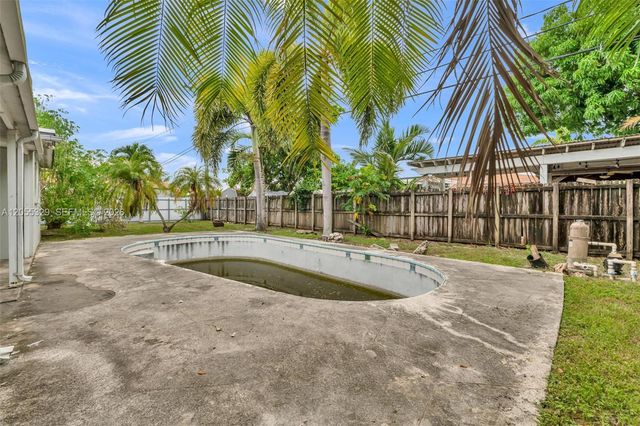 9921 SW 165th Ter, Miami, FL 33157
