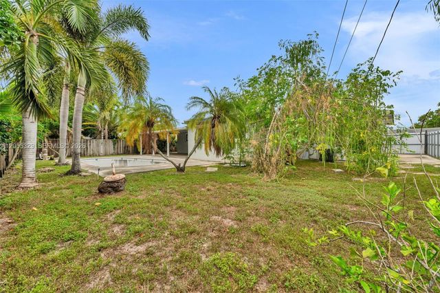 9921 SW 165th Ter, Miami, FL 33157