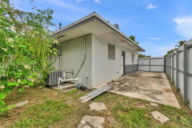 9921 SW 165th Ter, Miami, FL 33157
