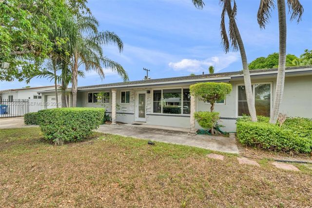 9921 SW 165th Ter, Miami, FL 33157