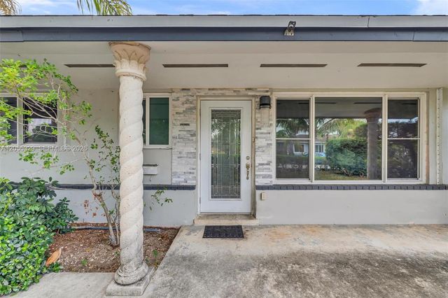 9921 SW 165th Ter, Miami, FL 33157