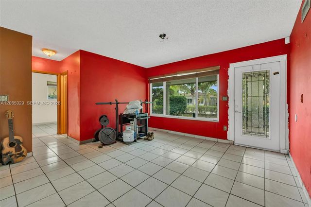 9921 SW 165th Ter, Miami, FL 33157