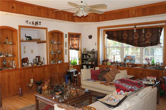 109 Black Bass LN, Knotts Island, NC 27950