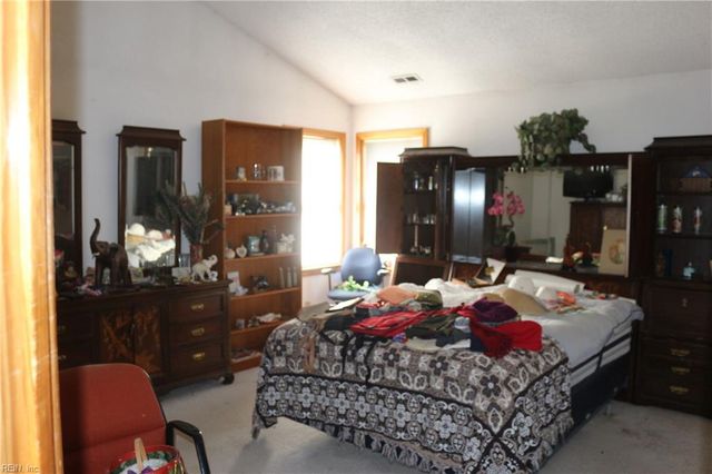 109 Black Bass LN, Knotts Island, NC 27950