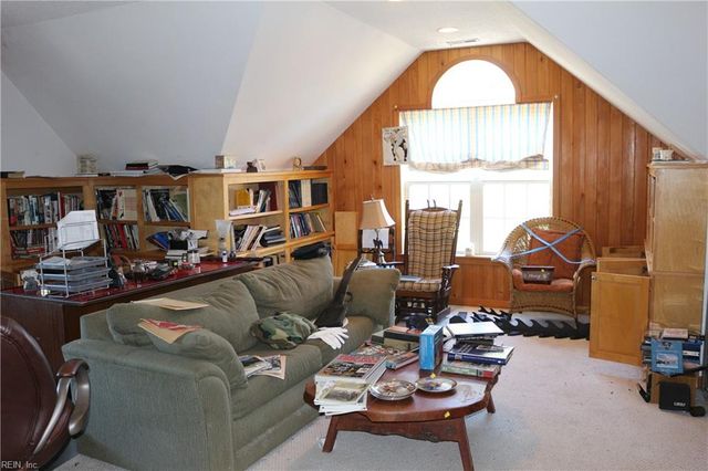 109 Black Bass LN, Knotts Island, NC 27950