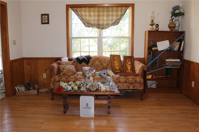 109 Black Bass LN, Knotts Island, NC 27950