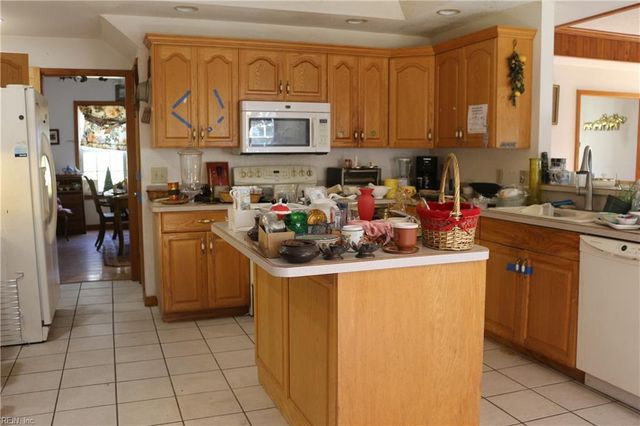 109 Black Bass LN, Knotts Island, NC 27950