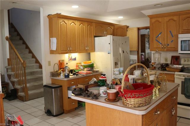 109 Black Bass LN, Knotts Island, NC 27950