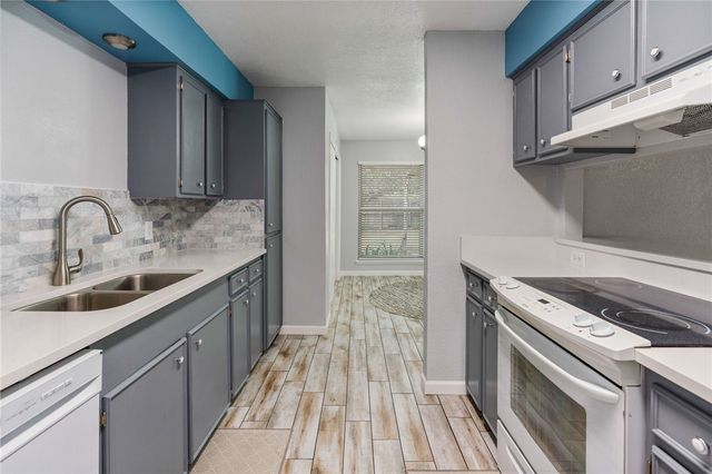 756 Alhambra Dr, Corpus Christi, TX 78418