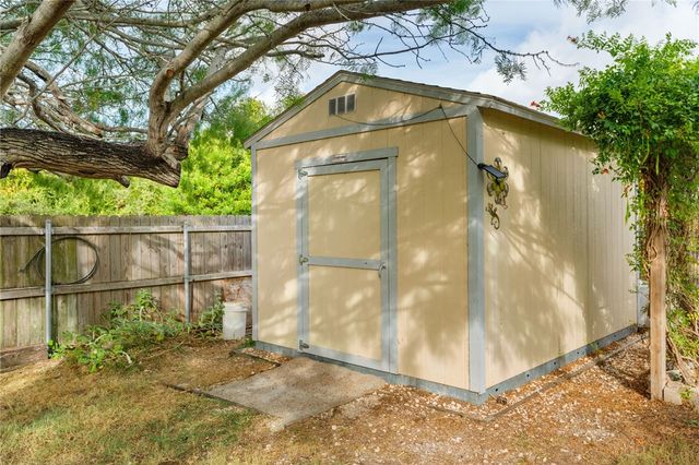 756 Alhambra Dr, Corpus Christi, TX 78418