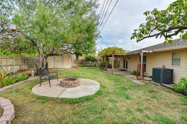 756 Alhambra Dr, Corpus Christi, TX 78418