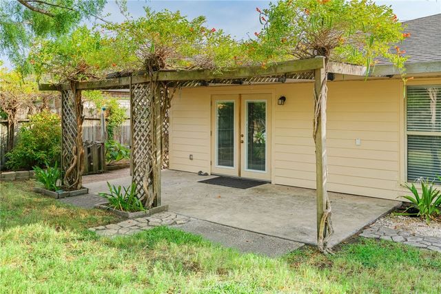 756 Alhambra Dr, Corpus Christi, TX 78418
