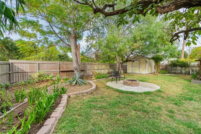 756 Alhambra Dr, Corpus Christi, TX 78418