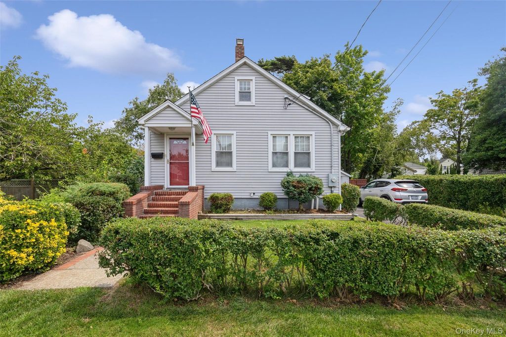 27 Litchfield Avenue, Babylon, NY 11702 — exterior