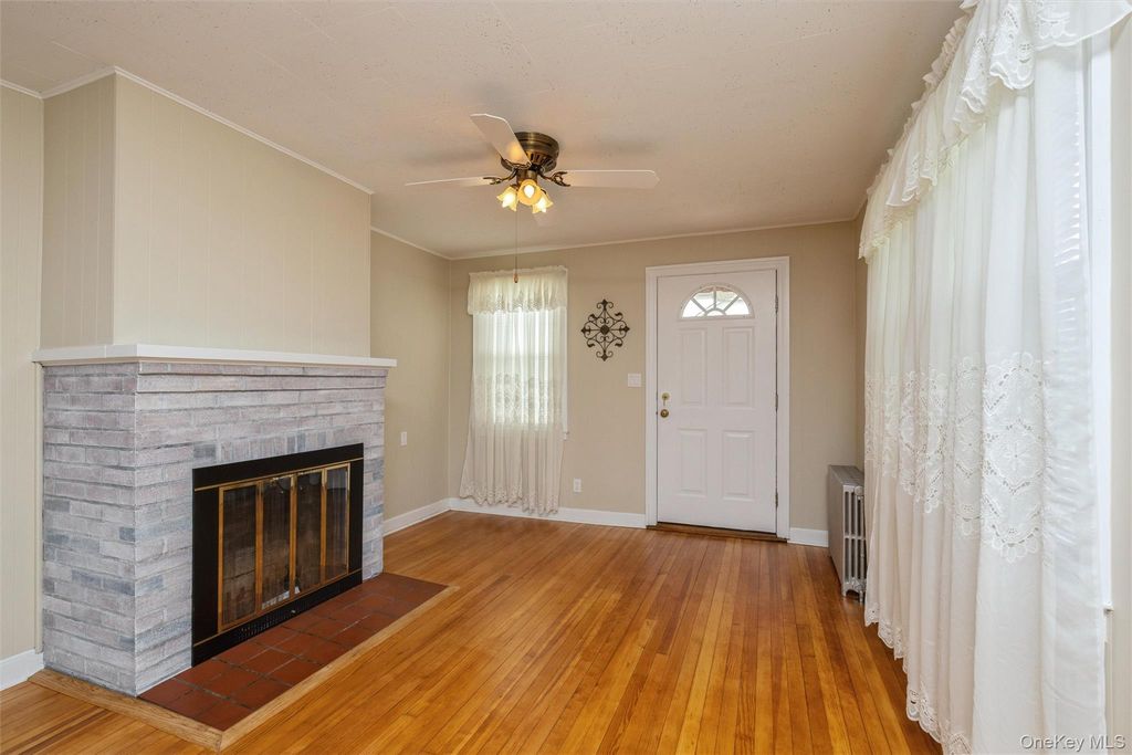 27 Litchfield Avenue, Babylon, NY 11702 — photo 4