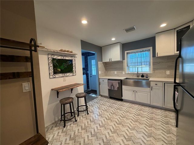 2516 3RD AVENUE S, St Petersburg, FL 33712