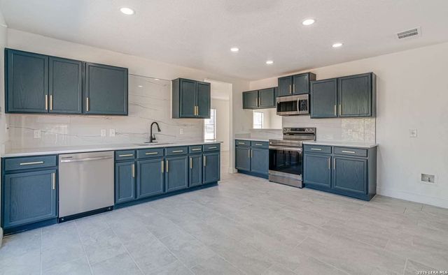 818 Camel Back, New Braunfels, TX 78130