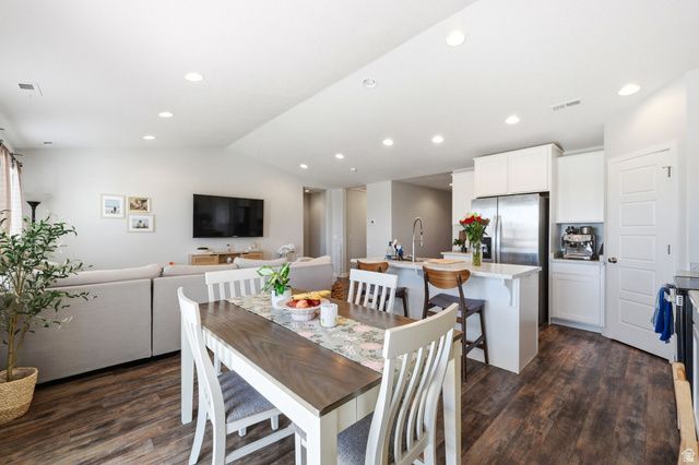 1175 W SILVER HOLLOW RD, Syracuse, UT 84075