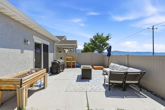 1175 W SILVER HOLLOW RD, Syracuse, UT 84075