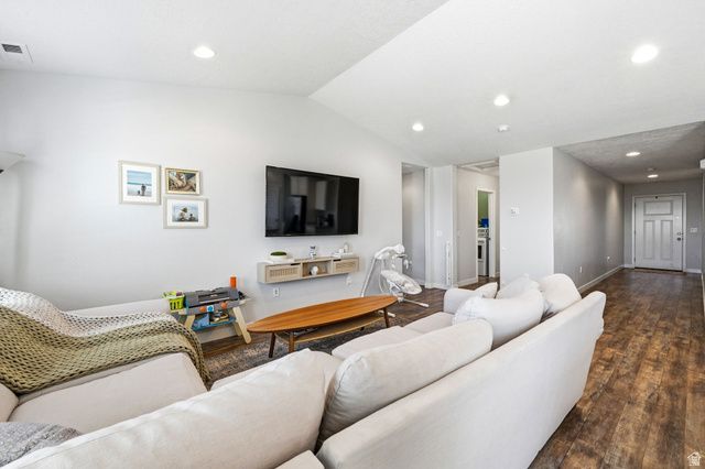 1175 W SILVER HOLLOW RD, Syracuse, UT 84075
