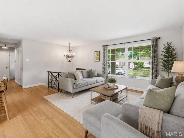 913 Sherwick Terrace, Manchester, MO 63021