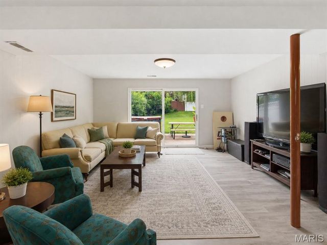 913 Sherwick Terrace, Manchester, MO 63021