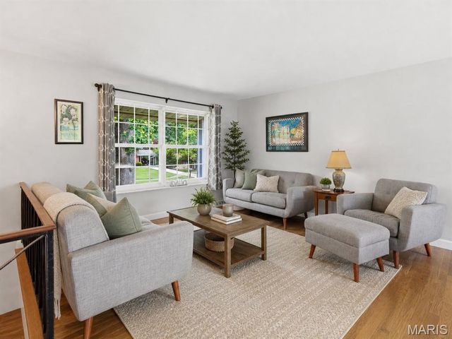 913 Sherwick Terrace, Manchester, MO 63021