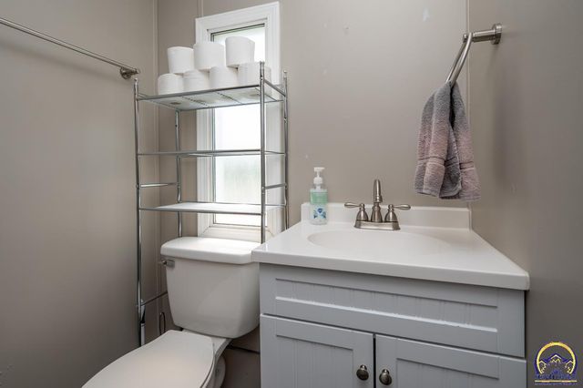 318 SE 48th ST, Topeka, KS 66609