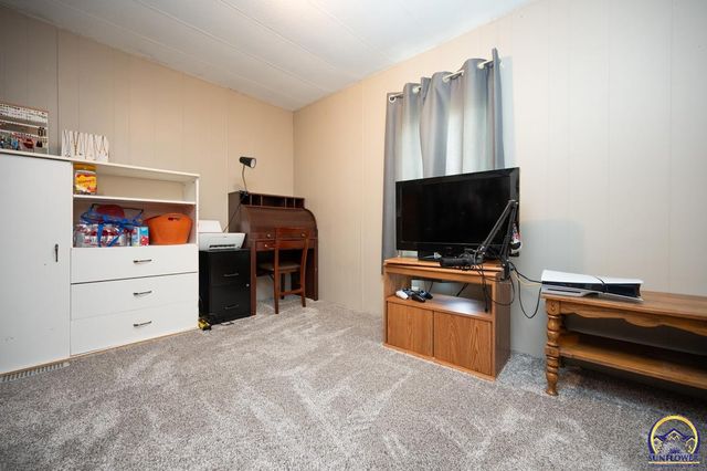 318 SE 48th ST, Topeka, KS 66609