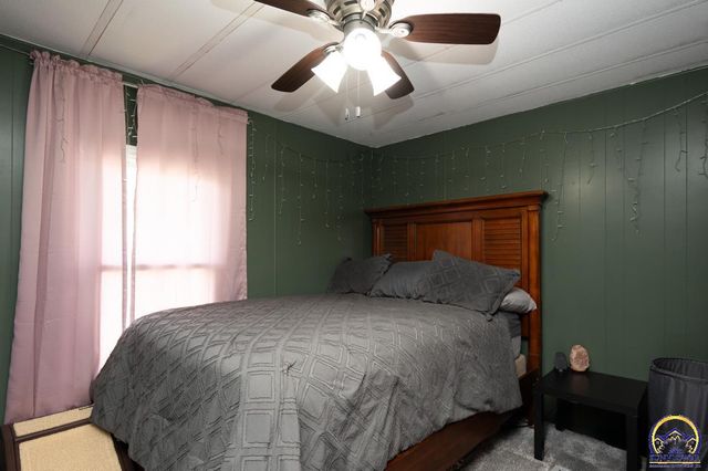 318 SE 48th ST, Topeka, KS 66609