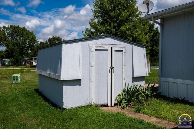 318 SE 48th ST, Topeka, KS 66609