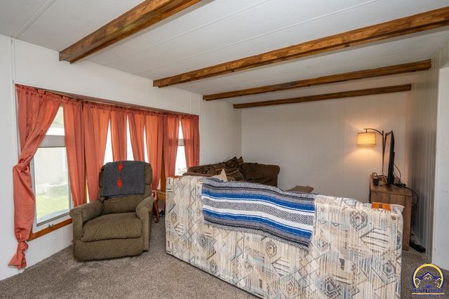 318 SE 48th ST, Topeka, KS 66609