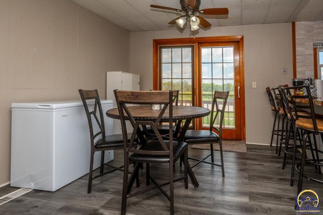 318 SE 48th ST, Topeka, KS 66609