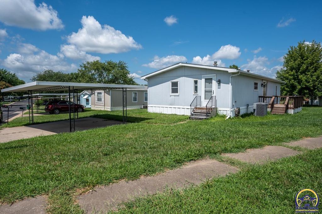 318 SE 48th ST, Topeka, KS 66609