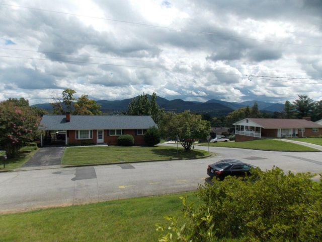 1439 Brushy Mountain DR, Salem, VA 24153