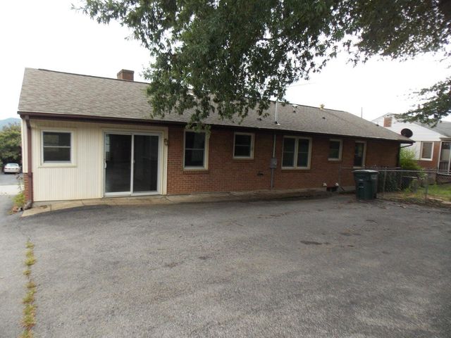 1439 Brushy Mountain DR, Salem, VA 24153