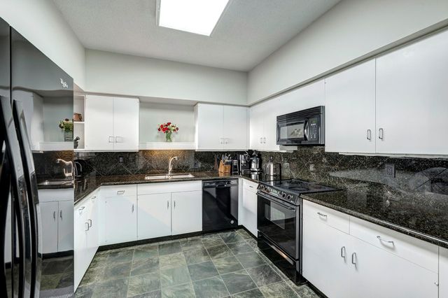 15 Greenway Plaza 17B, Houston, TX 77046