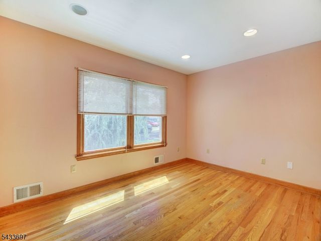 180 Mill Ln, Mountainside Boro, NJ 07092