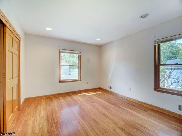 180 Mill Ln, Mountainside Boro, NJ 07092