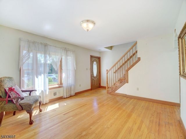180 Mill Ln, Mountainside Boro, NJ 07092