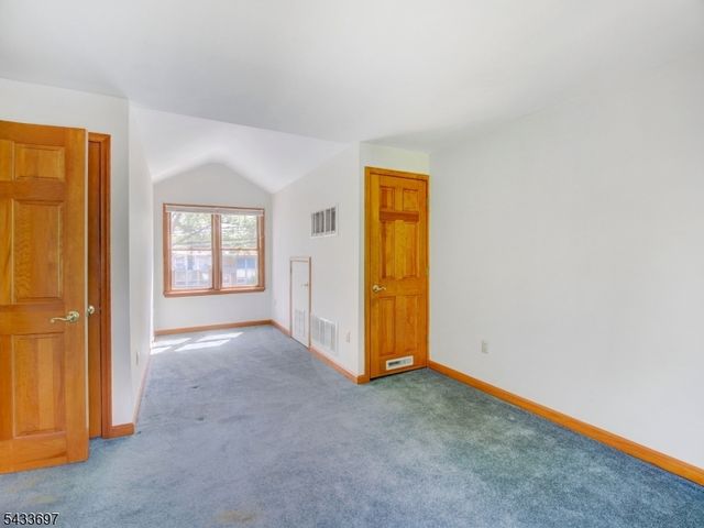 180 Mill Ln, Mountainside Boro, NJ 07092