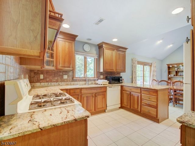 180 Mill Ln, Mountainside Boro, NJ 07092