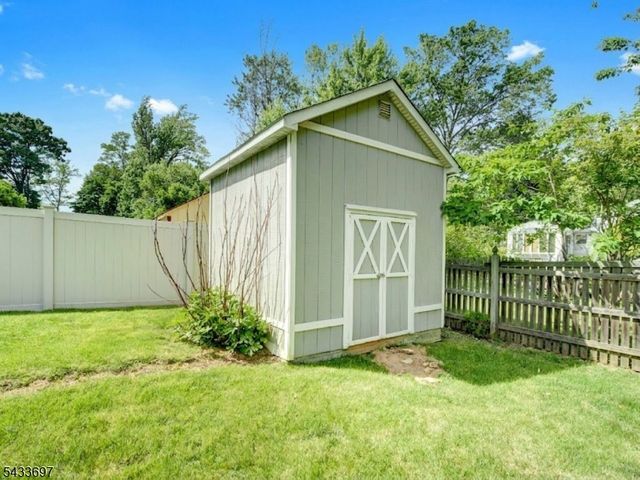 180 Mill Ln, Mountainside Boro, NJ 07092