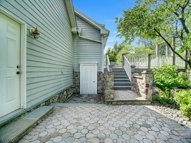 180 Mill Ln, Mountainside Boro, NJ 07092