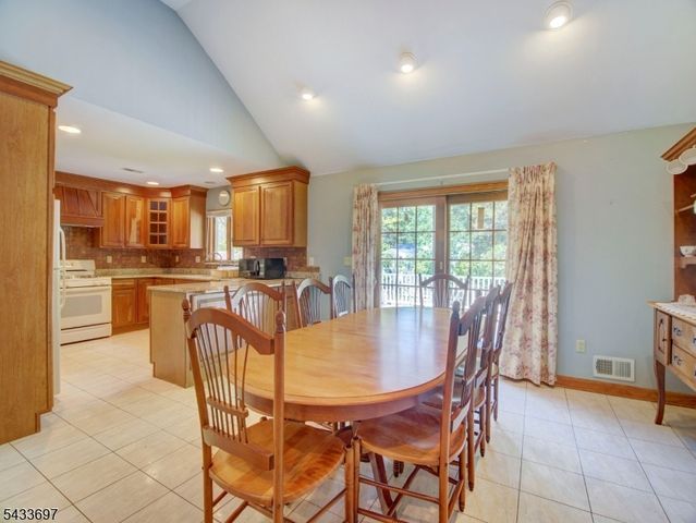 180 Mill Ln, Mountainside Boro, NJ 07092